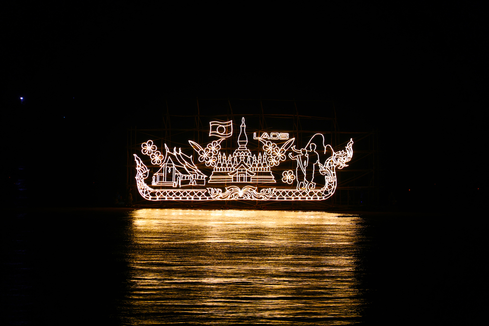 มหาวิทยาลัยนครพนมร่วมตัดสินการประกวด “เรือไฟรักษ์โลก (เรือไฟวิทยาศาสตร์)” ในงานไหลเรือไฟนครพนม 2568